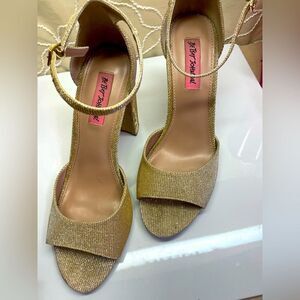 betsey johnson shoes size 10